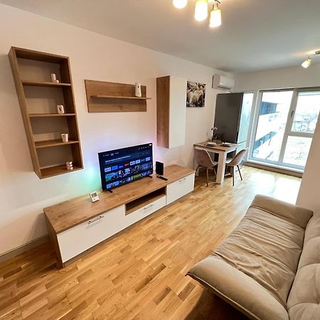 Airport Flyhub Chic Apartment Iasi Eksteriør billede