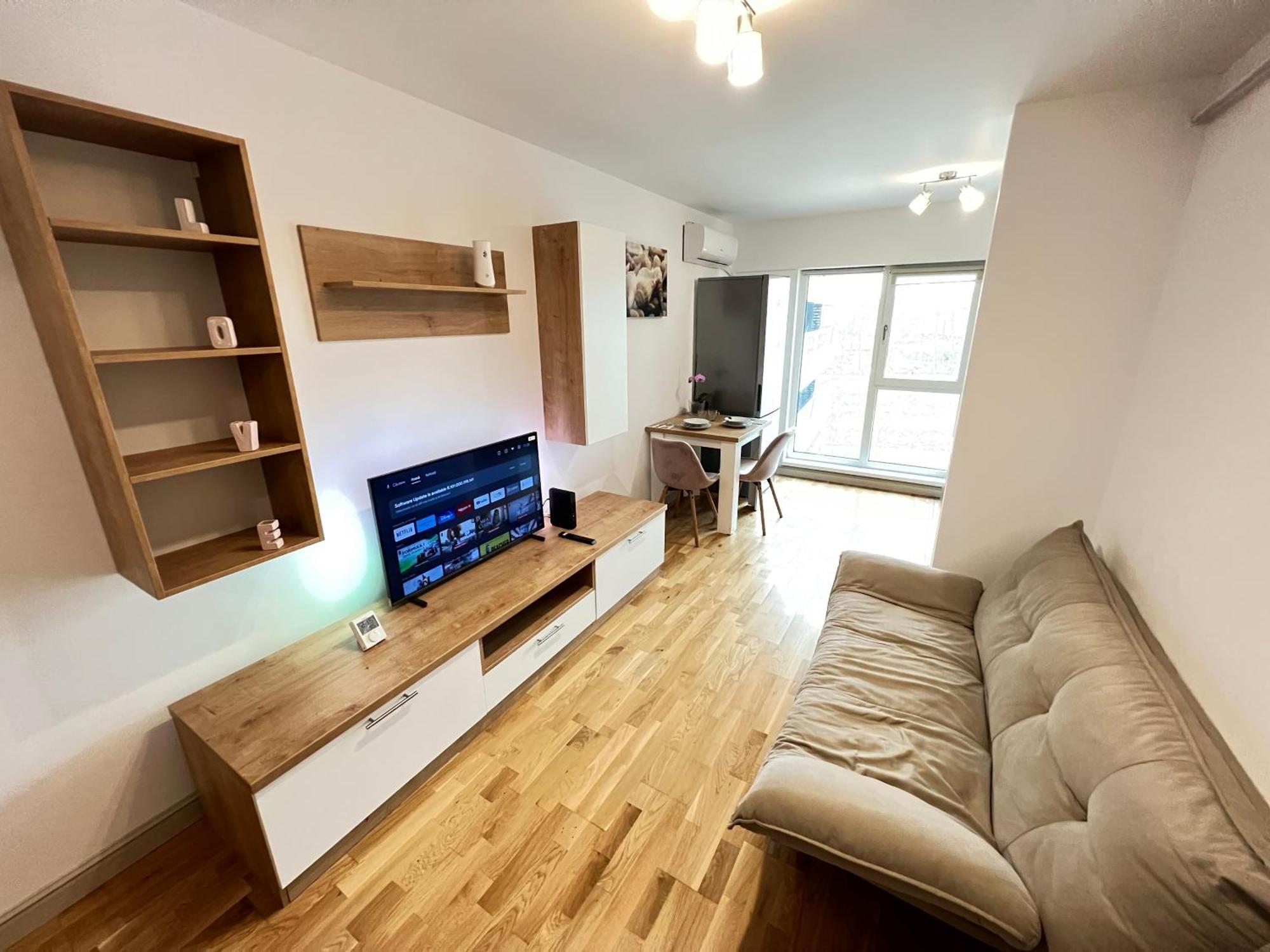 Airport Flyhub Chic Apartment Iasi Eksteriør billede
