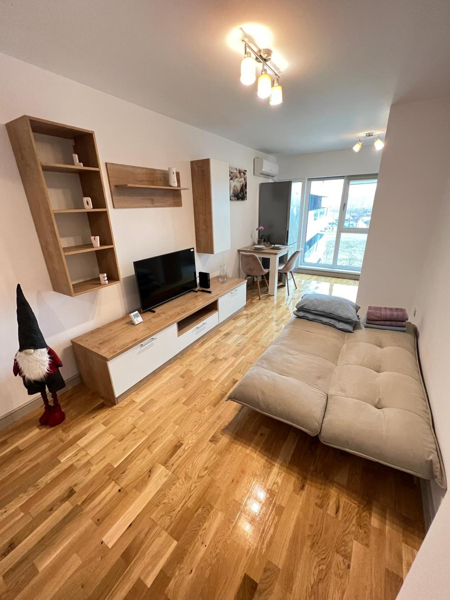 Airport Flyhub Chic Apartment Iasi Eksteriør billede