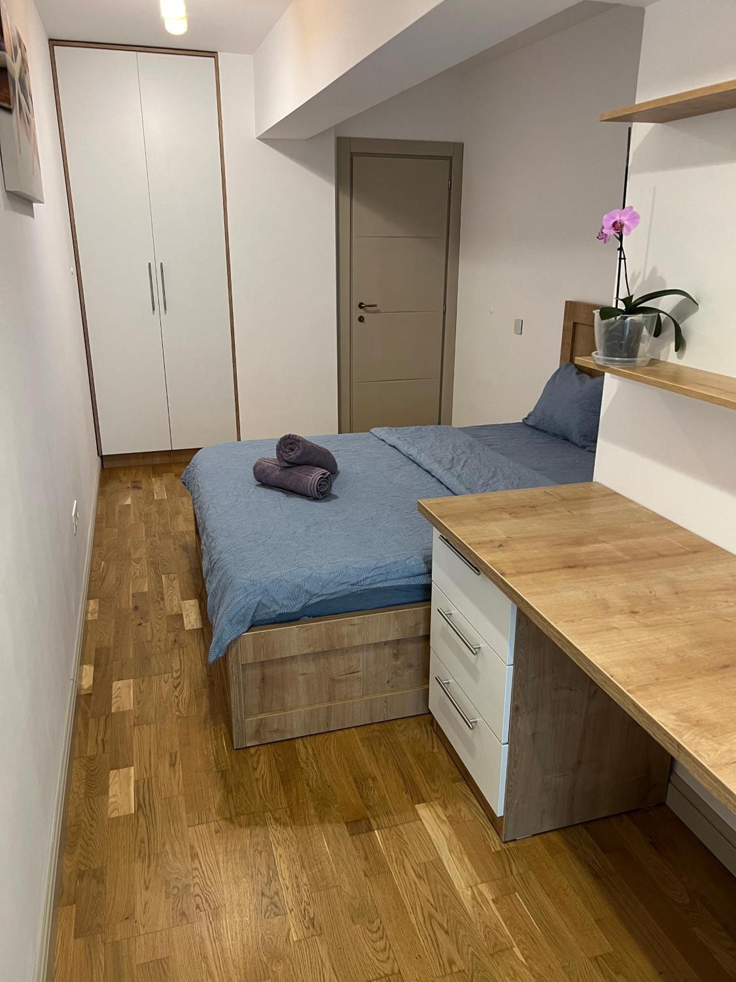 Airport Flyhub Chic Apartment Iasi Eksteriør billede