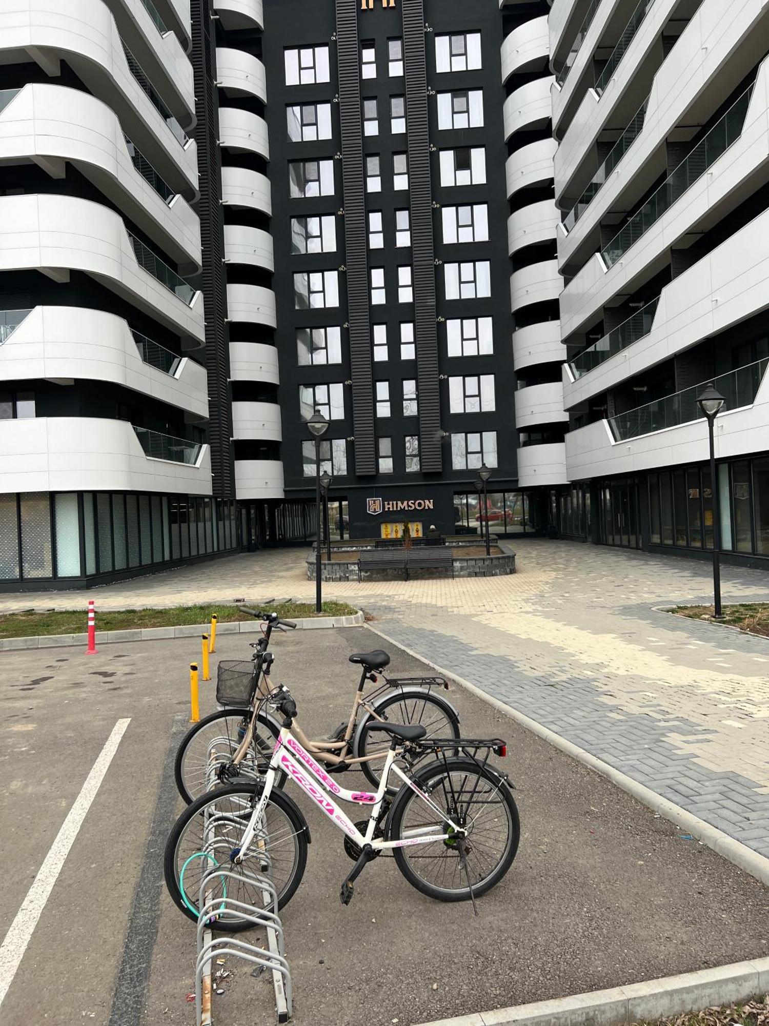 Airport Flyhub Chic Apartment Iasi Eksteriør billede